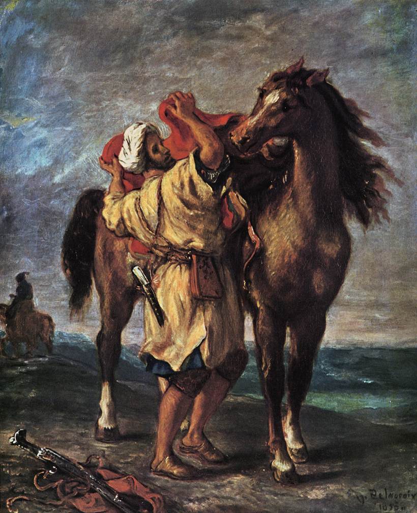 Un Marocain sellant un cheval
