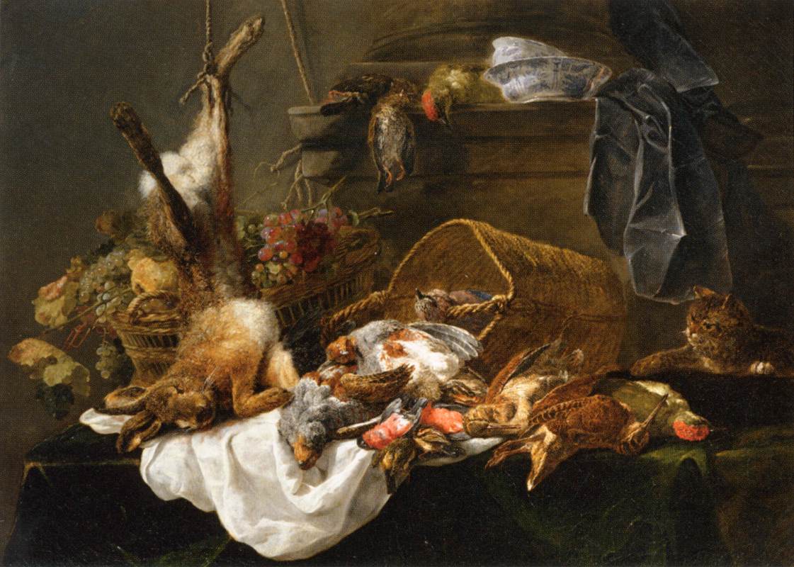Gibier et panier de raisins surveillés par un chat