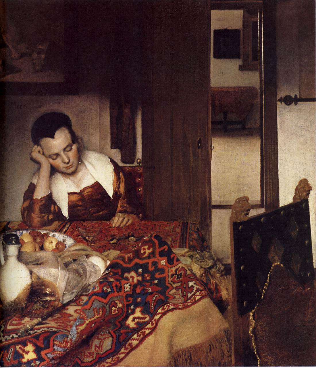 Une femme endormie à table